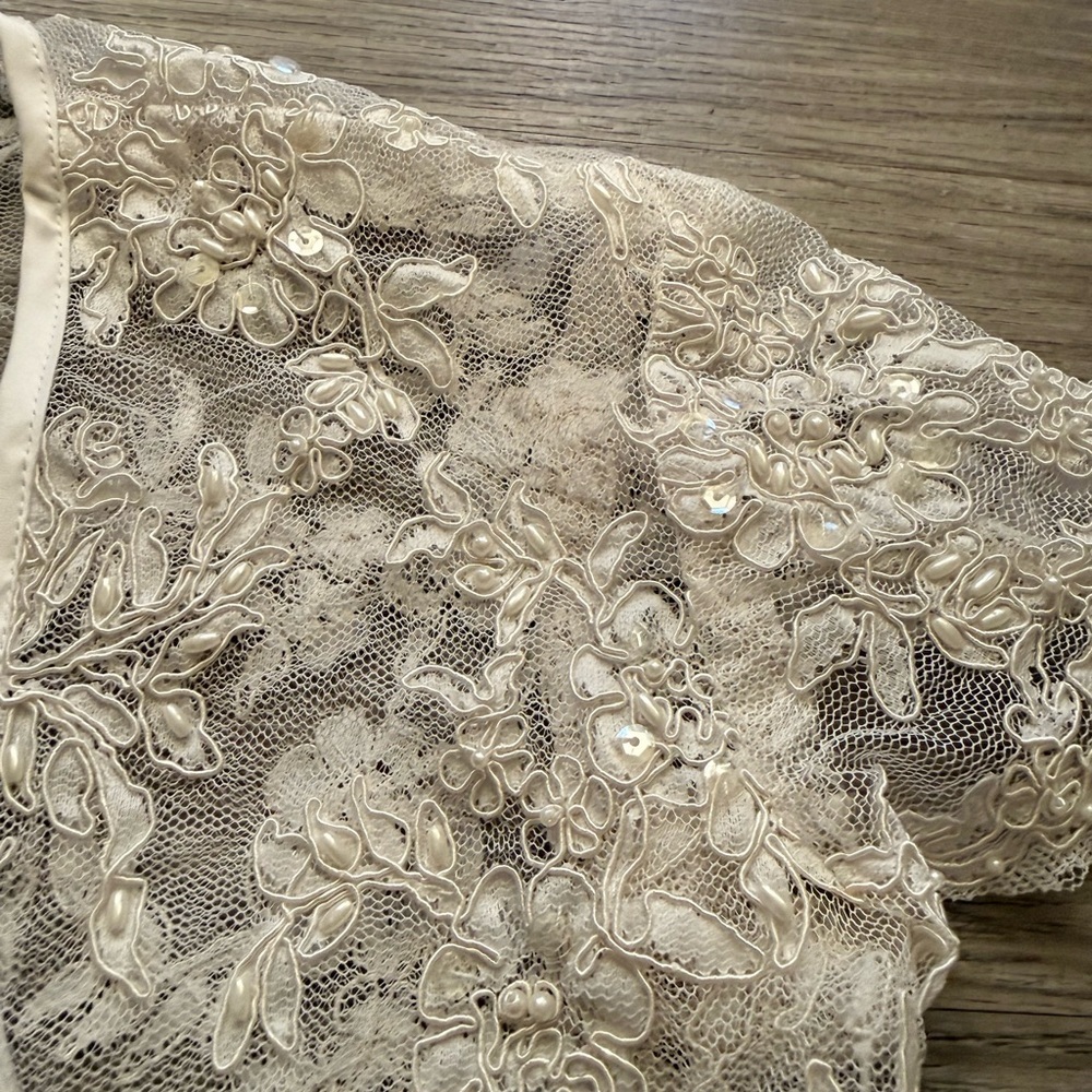 Elegant Lace Bolero Jacket - Picture 3 of 7